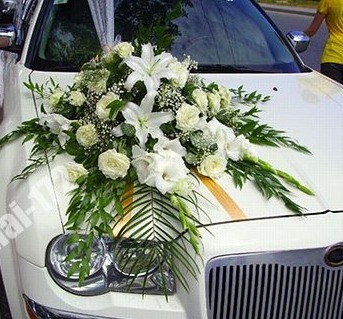 Свадебное украшение машины 