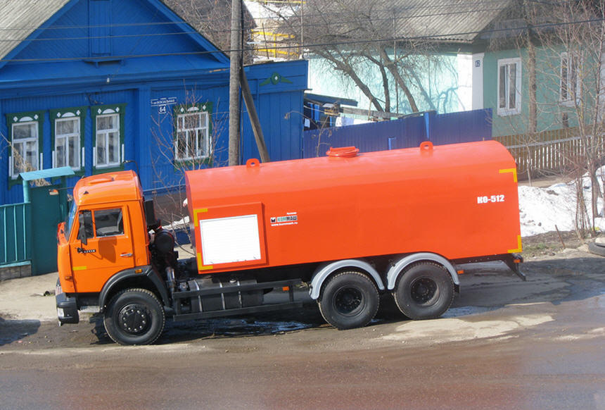 Каналопромывочная машина КО-512, Техника для очистки сточных колодцев